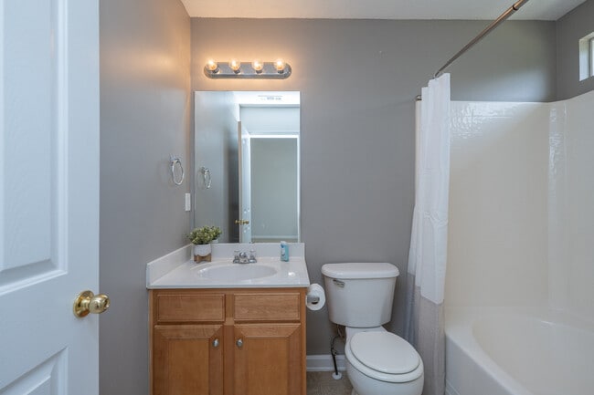 Building Photo - 25 Stratus Ct