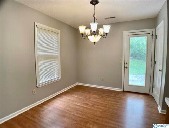 Building Photo - 158 Hollington Dr NE
