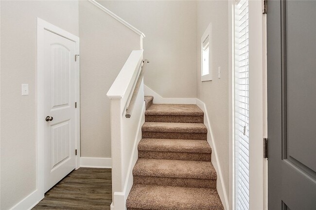 Building Photo - 1412 Holleman Dr