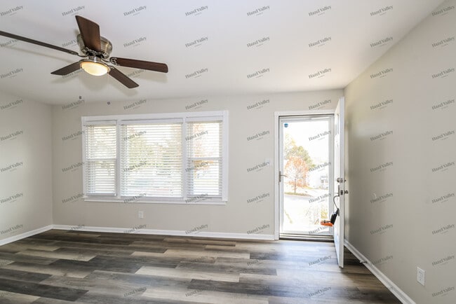 Building Photo - 1905 Mitchell Terrace