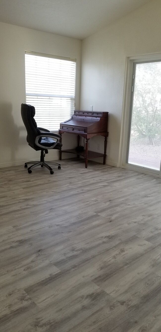 New flooring with desk and swivel chair - 137 E 755 S