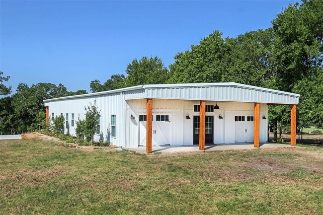 Building Photo - 400 E Mill St