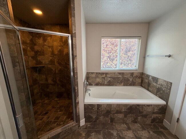 Building Photo - Spacious 6-Bedroom Home for Rent in Lehi