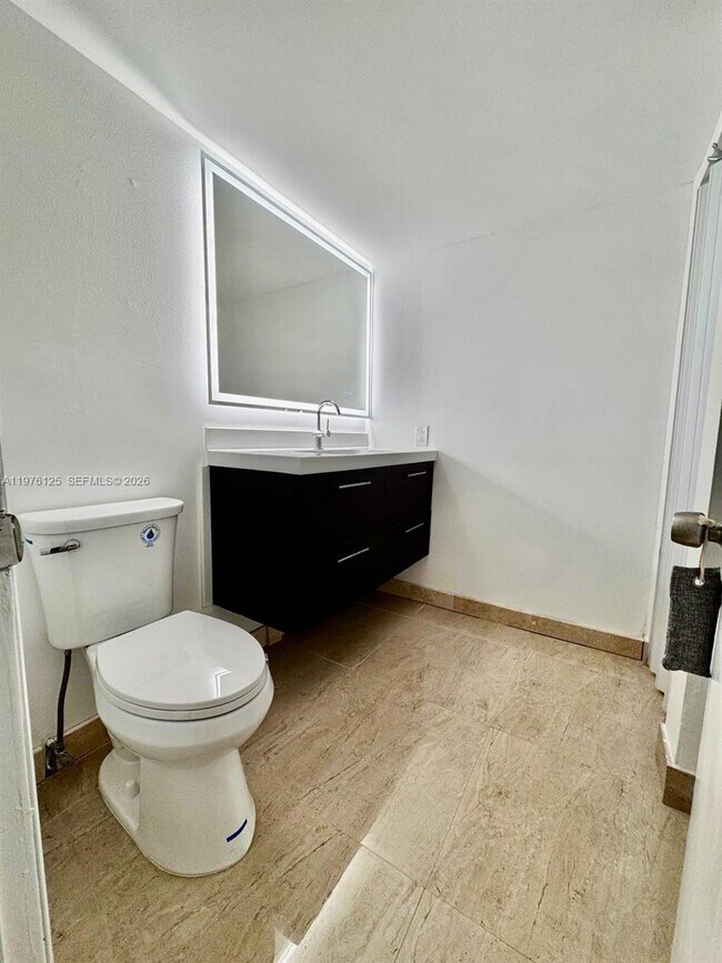 Building Photo - 747 SE 1st Ave