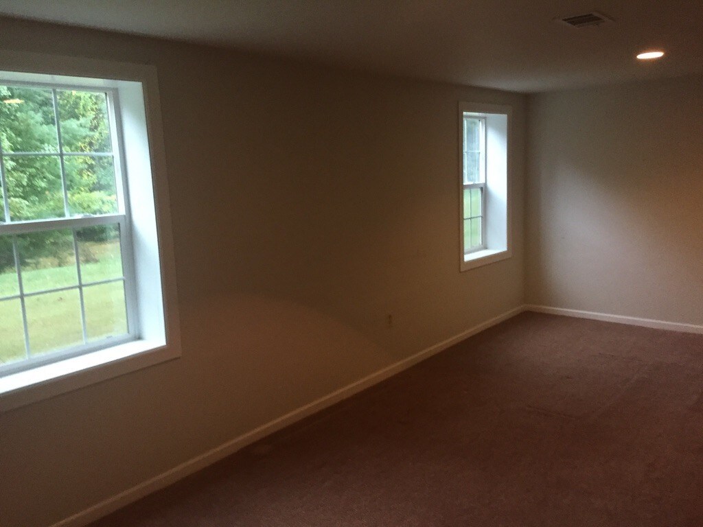 Living room 1B - 4300 Stablemere Ct