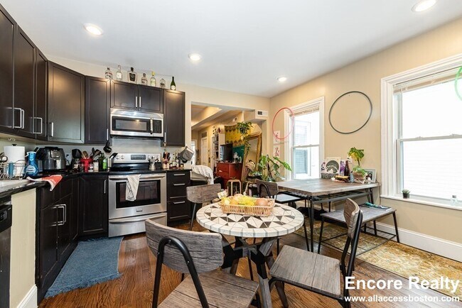 Building Photo - 1566 Tremont St