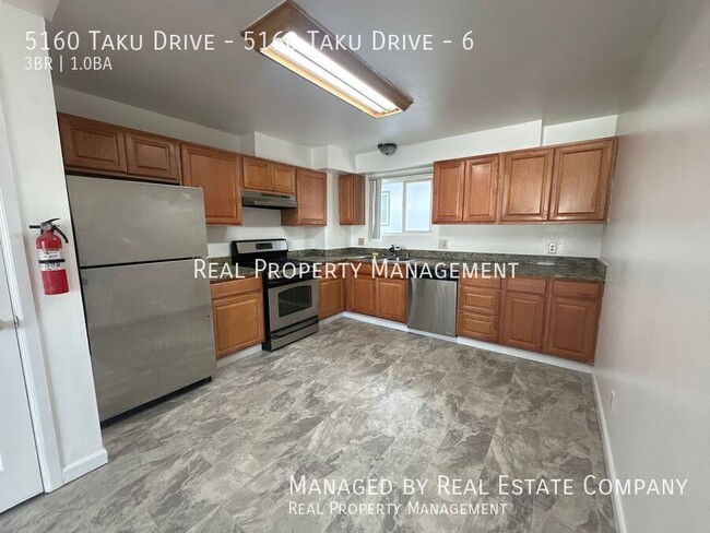 Primary Photo - Three Bedroom One Bath Apartment Four Minu...