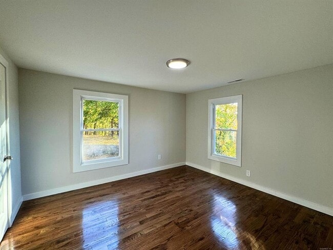 Building Photo - Single Family House in Derby- 3 Bed 2 bath