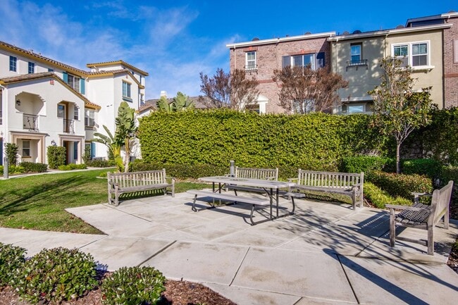 Building Photo - Amazing 3 Bed, 3 Bath Home in Sunnyvale near Seven Seas Park