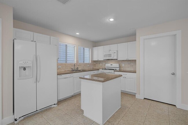 Building Photo - 18730 Atasca Oaks Dr