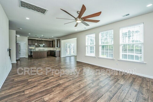 Building Photo - 201 Bigleaf Ct