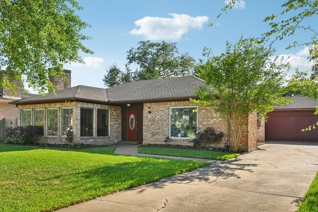Building Photo - 1006 Glacier Hill Dr