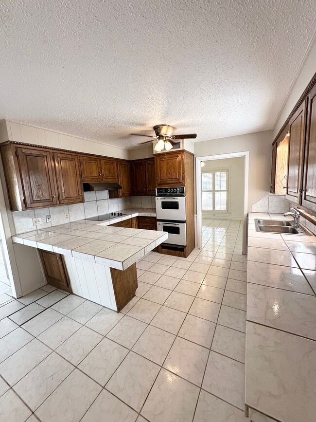 Building Photo - 3 Bed 2 Bath Located In The Heart Of Midland
