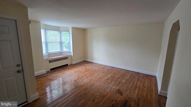 Building Photo - 6148 Parkway Dr
