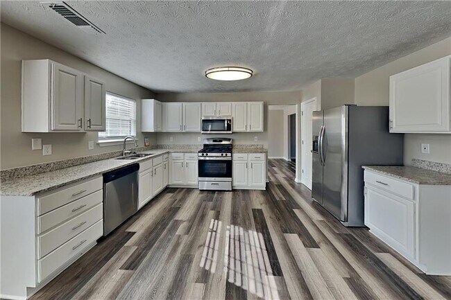 Building Photo - 3193 English Ivy Ln