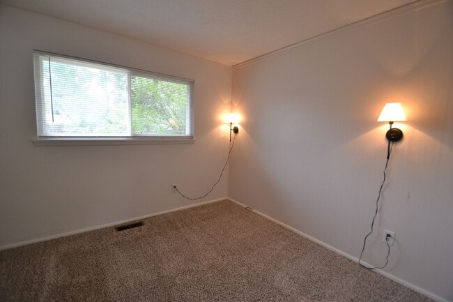 Building Photo - 3106 Gomer Ave