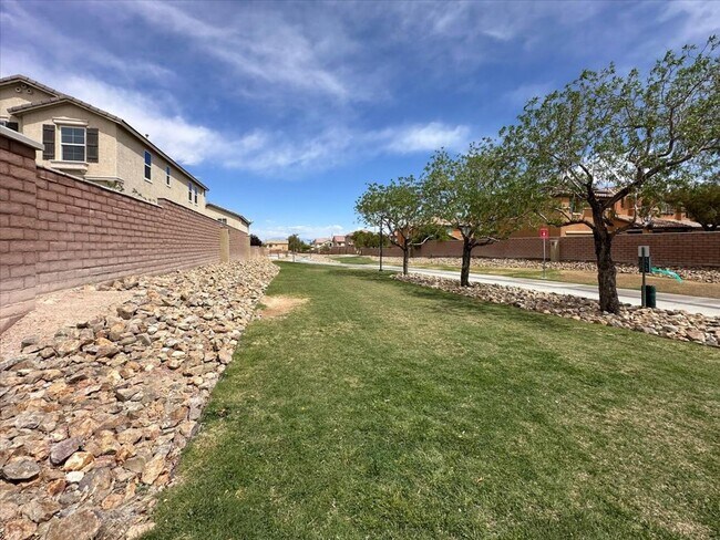 Building Photo - Immaculate 3 Bed / 2.5 Bath Home for Lease...