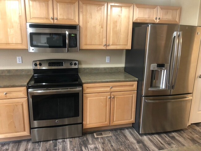 Building Photo - Large 4 bedroom Home in Commerce City