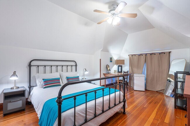 Building Photo - Charming Sabin Craftsman with Fenced Yard, Deck, and More!