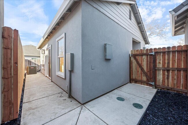 Building Photo - 6651-6655 Sunset Bluffs Street