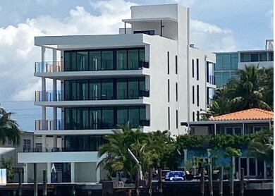 Building Photo - 1930 Bay Dr