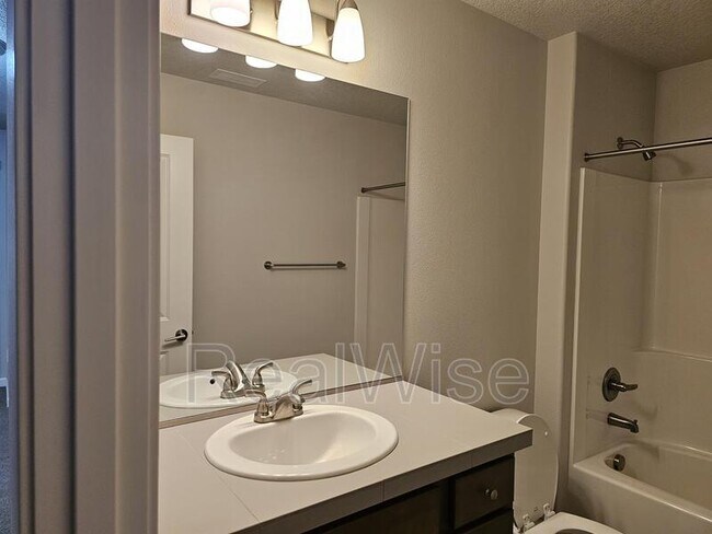 Building Photo - 5724 NE 58th Way