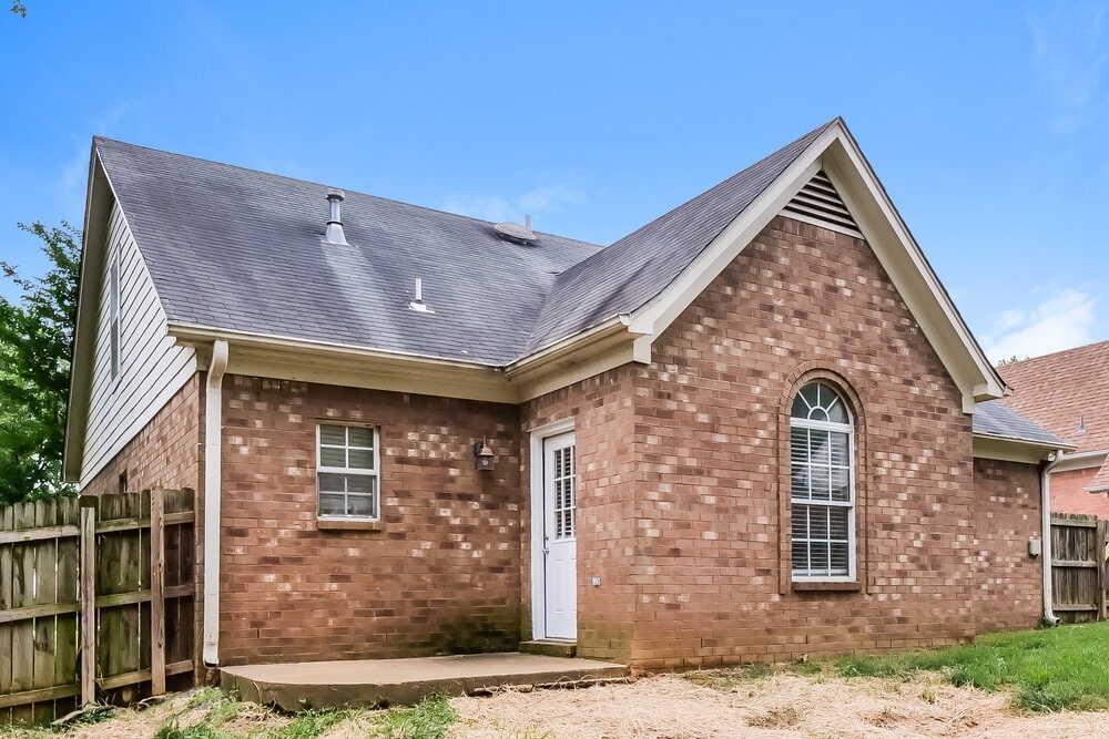 Building Photo - 8793 5 Oaks Dr W