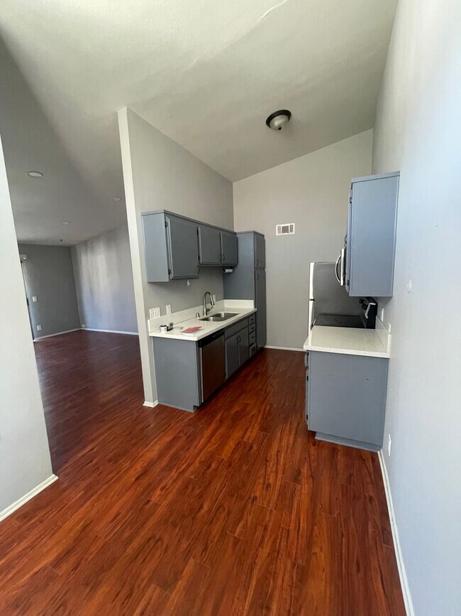 Building Photo - 1150 S Meadow Ln