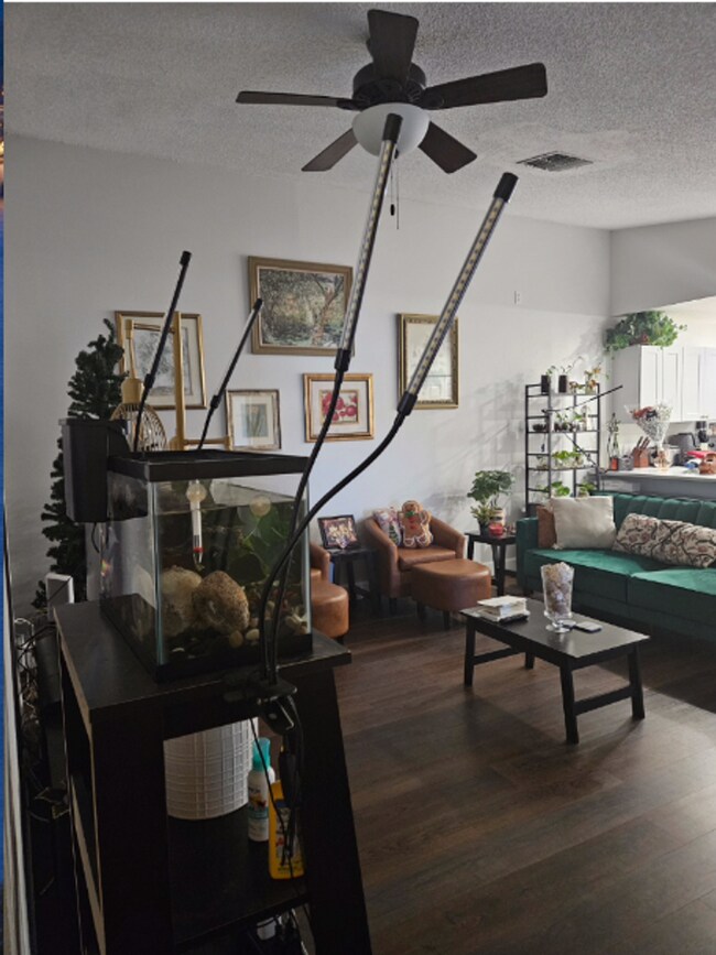 Building Photo - Newly remodeled 2 bedroom, 2 bathroom home...