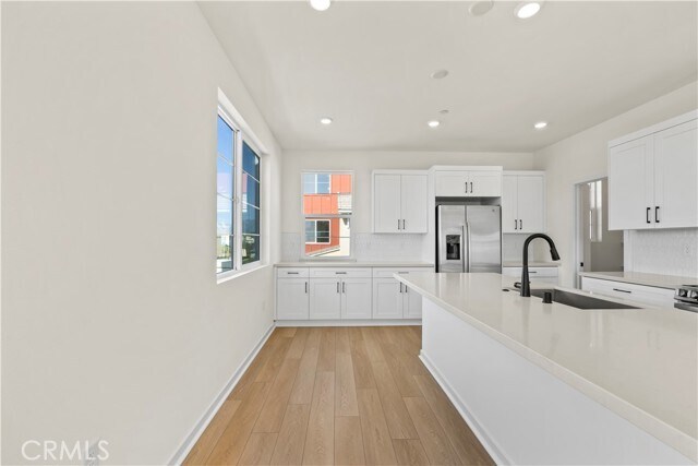 Building Photo - 12985 Royale Dr