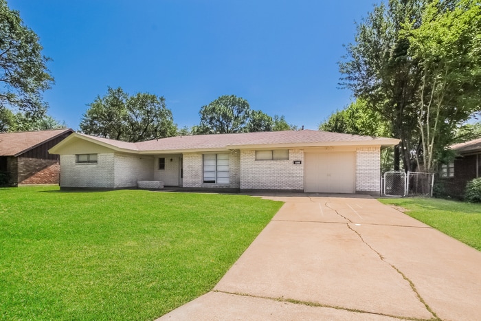 Building Photo - 1607 17th Ave N