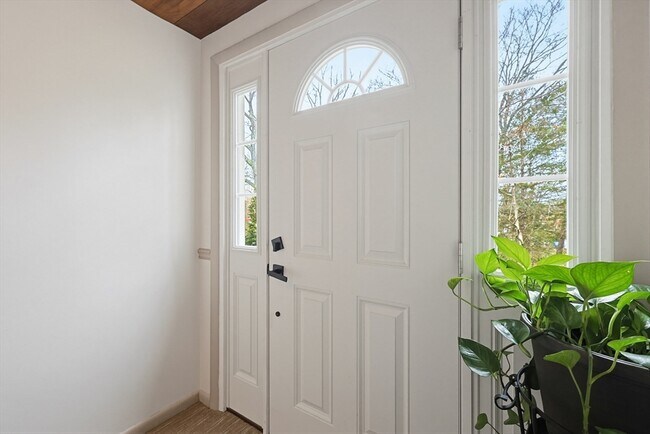 Building Photo - 110 Oswego St