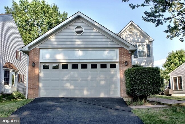 Primary Photo - 7815 Morning Glen Ln