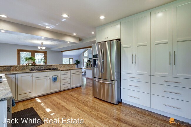 Building Photo - 3 br, 2.5 bath House - 4201 Westwood Drive