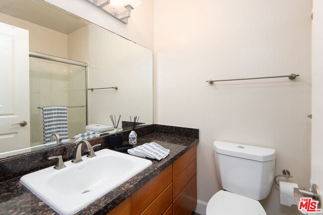 Building Photo - 10982 Roebling Ave