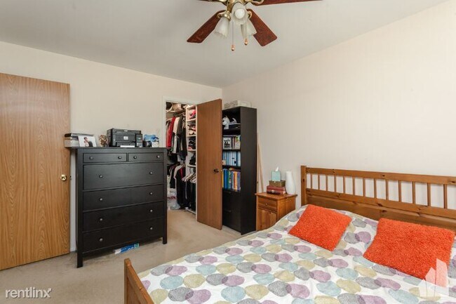 Building Photo - 250 Shoreline Cir
