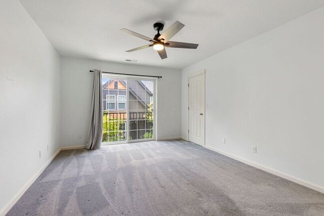Building Photo - 7282 NE Stoneybrook St