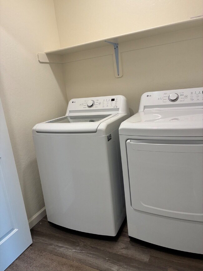 Building Photo - Modern Convenience and Luxury!! Move In Ready with Full Appliance Package!