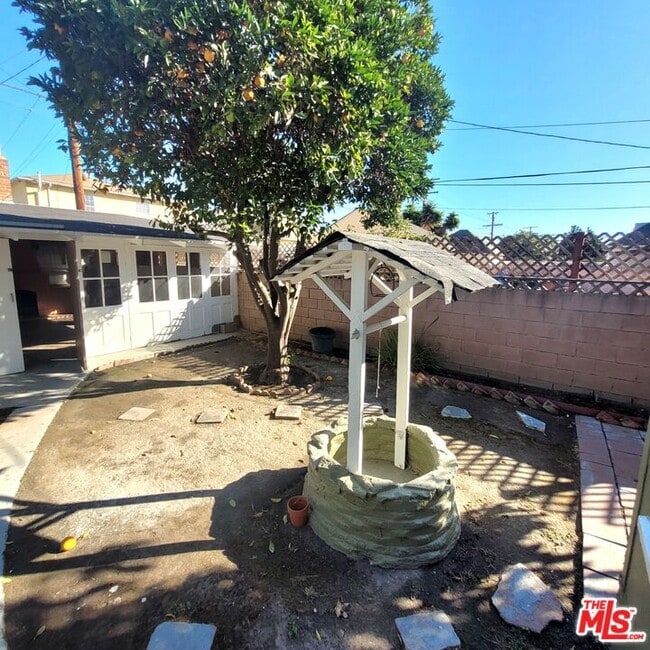 Building Photo - 3760 Wellington Rd