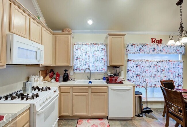 Building Photo - 326 Gaston Ln