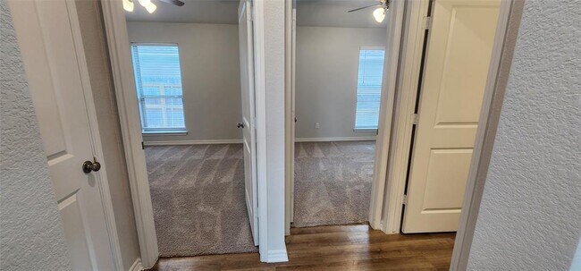 Building Photo - 425 Mira Mesa Dr