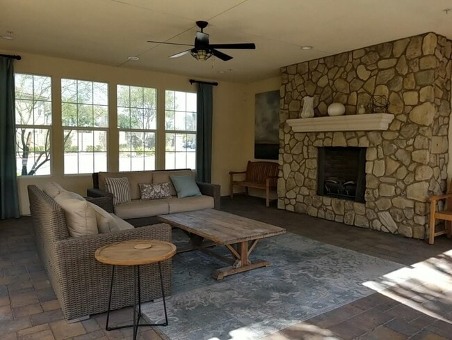 Building Photo - 235 W Ridgewood St