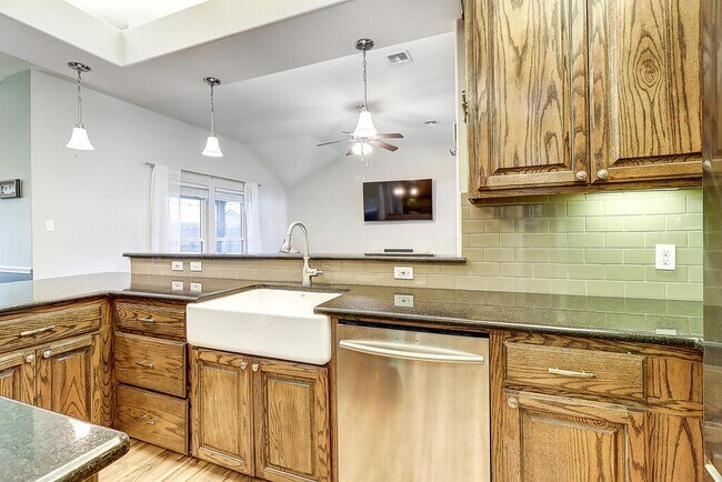 Building Photo - 3813 Kangaroo Ct