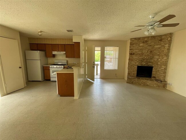 Building Photo - 9809 Roxanna Dr