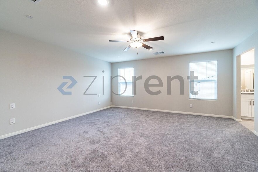 Building Photo - Unit