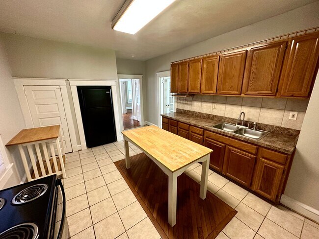 Building Photo - 321 50th St