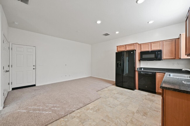 Building Photo - 1630 E Grove St