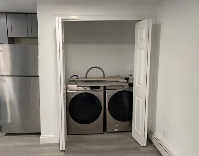 Building Photo - Plaistow Remodeled Victorian 3 Bedroom Apa...