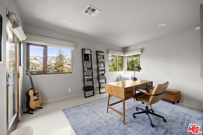 Building Photo - 2035 De Mille Dr