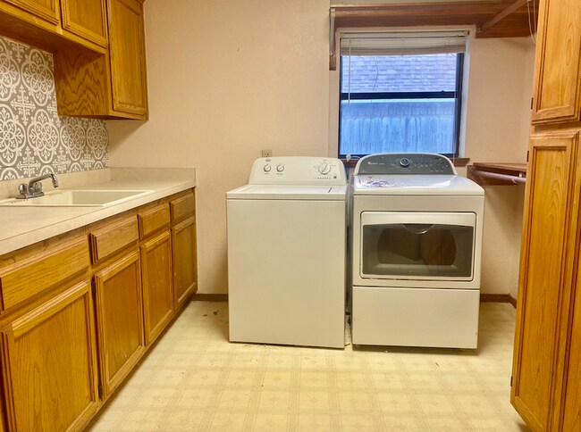 Building Photo - 1945 Zenaida Ave